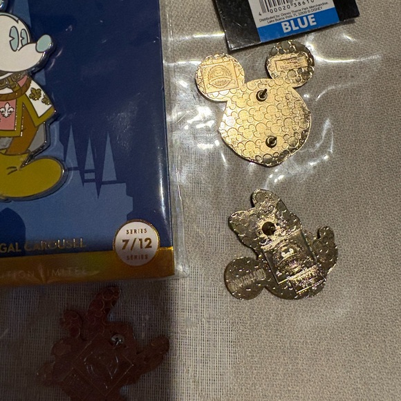 Lot of Disney collectible pins from parks & lanyard 50th & Tinkerbelll & jumbo ✨ - Picture 7 of 8